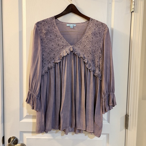 She & Sky Tops - She & Sky Boho Flowey Blouse Size Small Heather Gray Eyelet Detail